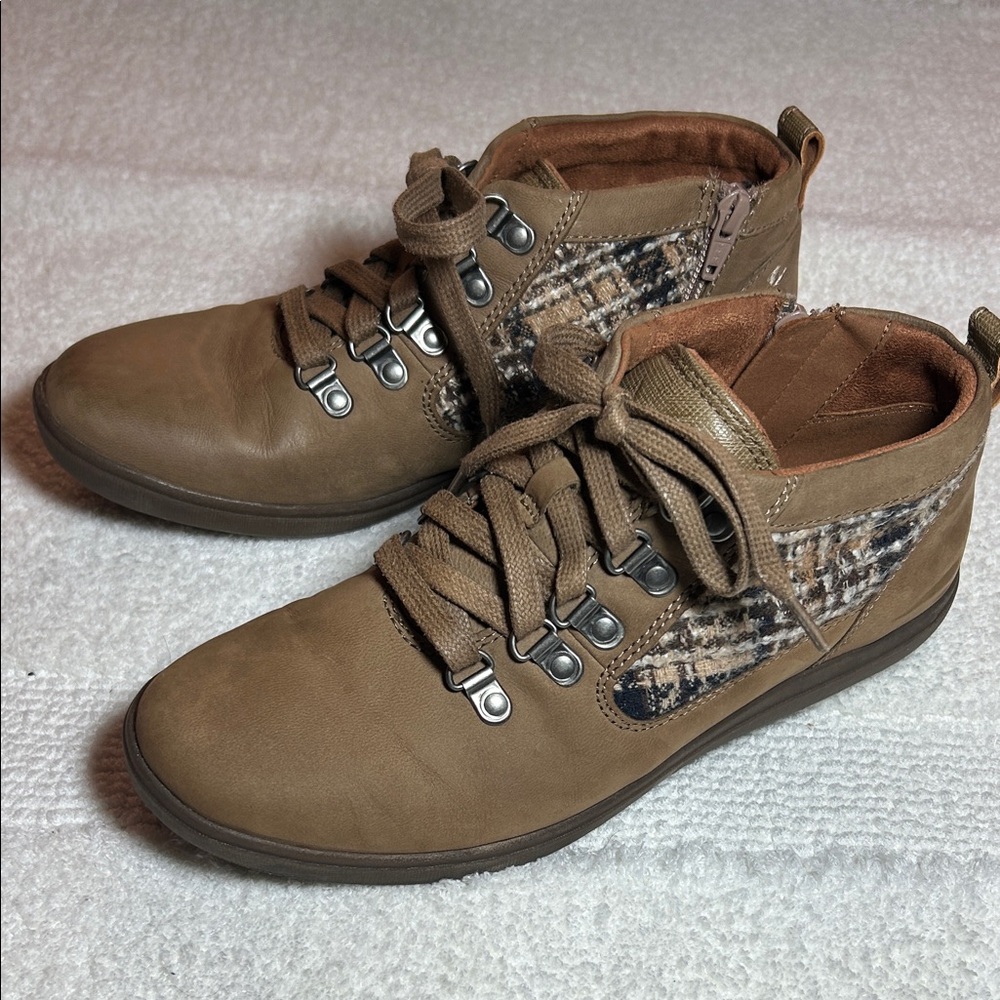 Cobb Hill by New Balance Tan Plaid Lace Up Boots